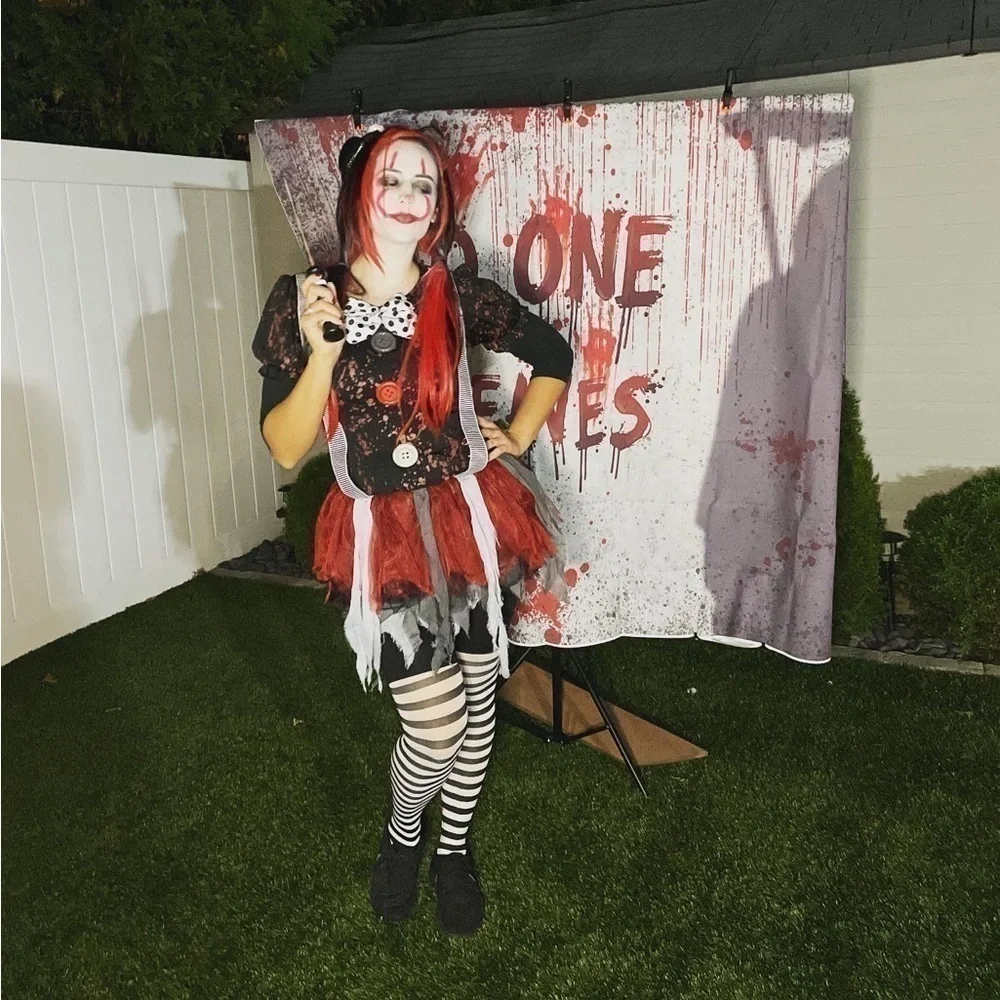 Black and red wig‎